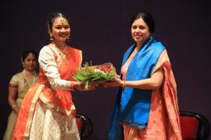 Ms. Vedant Bhagwat-Mahadik felicitating MLA Medha Kulkarni