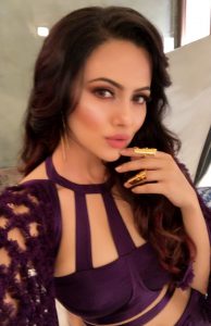 Actress Sana Khan in Golden Knukles by Motiwala and Sons 1