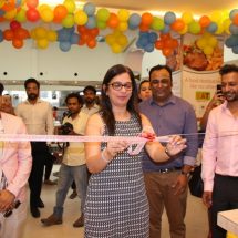 Ms Benu Sehgal - Sr Vice President DLF Place Mall Saket inaugurates the store with Co-founders Lav Trivedi - Abhishek Aggarwal - Ujjwal Aggarwal