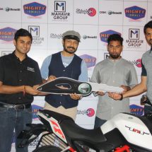 Actor Kaushal Manda gives Benelli bike to Avinash Israel - Ravi patel - Ravi Jhabak of Smaaash and Mahavir Motors
