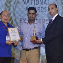 Bappa Roy from the team Community Connect - Fortis Bannerghatta road receiving the award