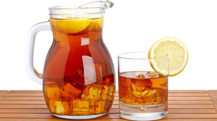 Jug-of-cold-summer-iced-drink-with-lemon-tea-with-slice-lemon-in-pitcher