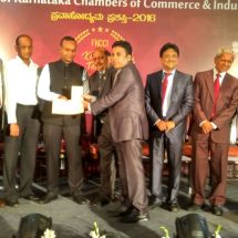 Mr Somashekar from International Marketing receiving the award for Fortis from the IT-BT Minister