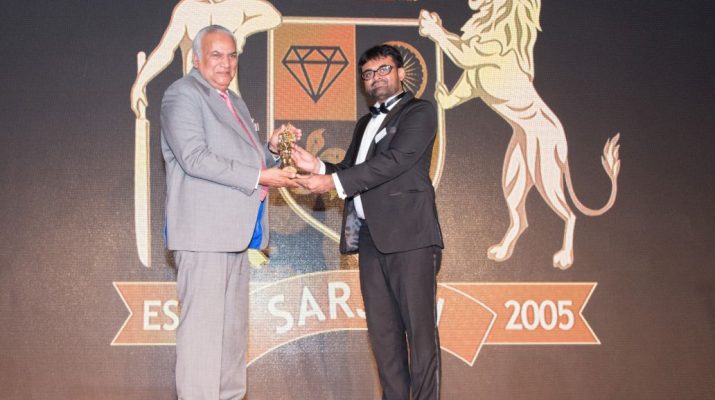 Navrattan Kothari - Chairman KGK group receving the Excellence award - Rashmin Donda - President Sarjan group