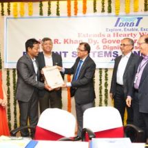 PaySe Team receiving award from Dy Governor H R Khan awarded at RBIs Paymet System Innovation Contest