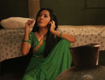 Puja Sharma smokes a cigarette for the first time for Mere Angne Mein 2