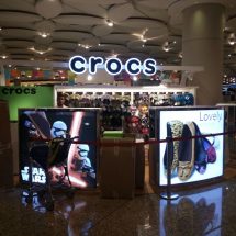 Crocs Opens its first travel retail store at Mumbai Airport T2