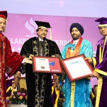 Gurmit Singh receiving honorary degree from JLU