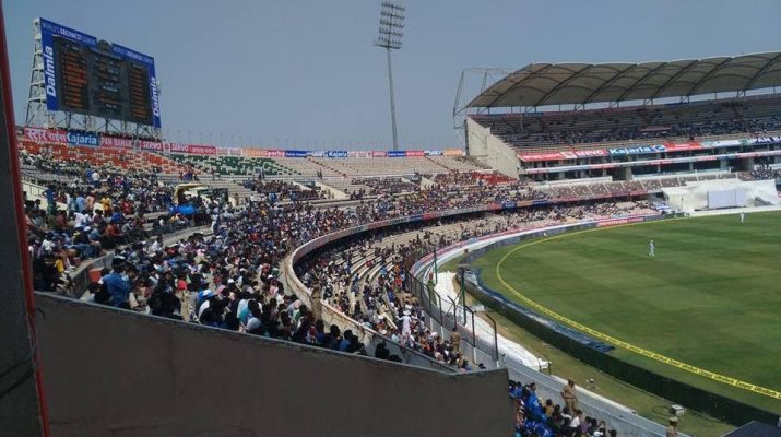 With 'JioNet' high speed Wi-Fi, watching Test Match at Uppal Stadium just got better!