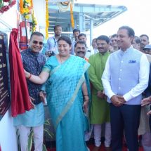 Textile Minister Smt Smriti Irani and Welspun Group Chairman Mr BK Goenka at the inauguration of Advanced Textiles Facility of Welspun in Anjar