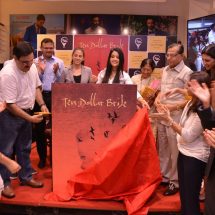 17-year-old Sanya Runwal launched her first book - Ten dollar bride - in the presence of Smt Amruta Fadnavis 3