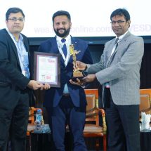 Naveen KM - MD Trio World Academy receiving award for Global Collaborative Learning Environments at World Education Summit Dubai