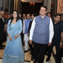 CM Devendra Fadnavis and his wife Amruta Fadnavis at the ET Edge Maharashta Achievers Awards 2018