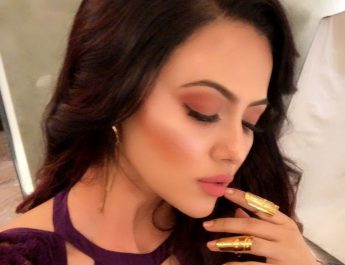 Actress Sana Khan in Golden Knukles by Motiwala and Sons 33