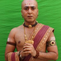 Bhaskar disguised as Rama in Sony SABs Tenali Rama