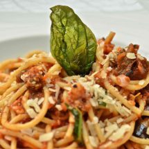 Shaghetti Al Pomodoro E Melanzane Grigliate