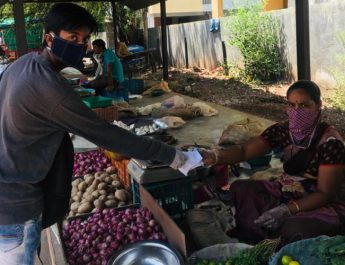 Student - Hrutvik Rajhans distributes masks to vegetable vendors-1